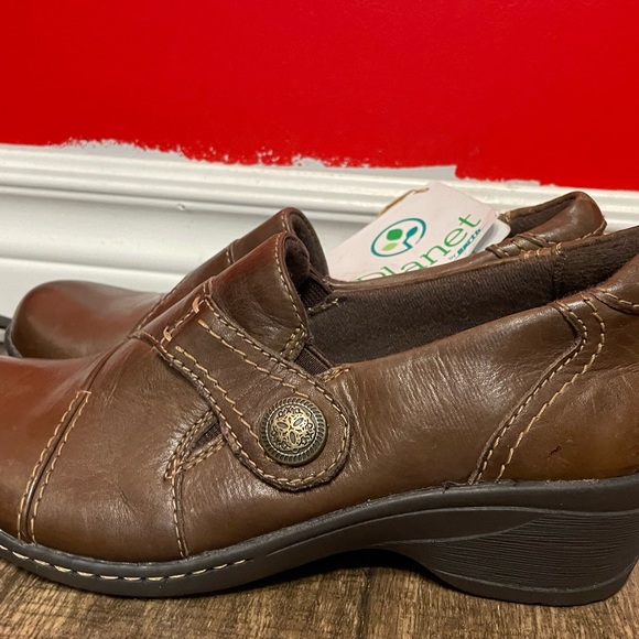 NEW Planet Leather Shoes - Picture 3 of 4